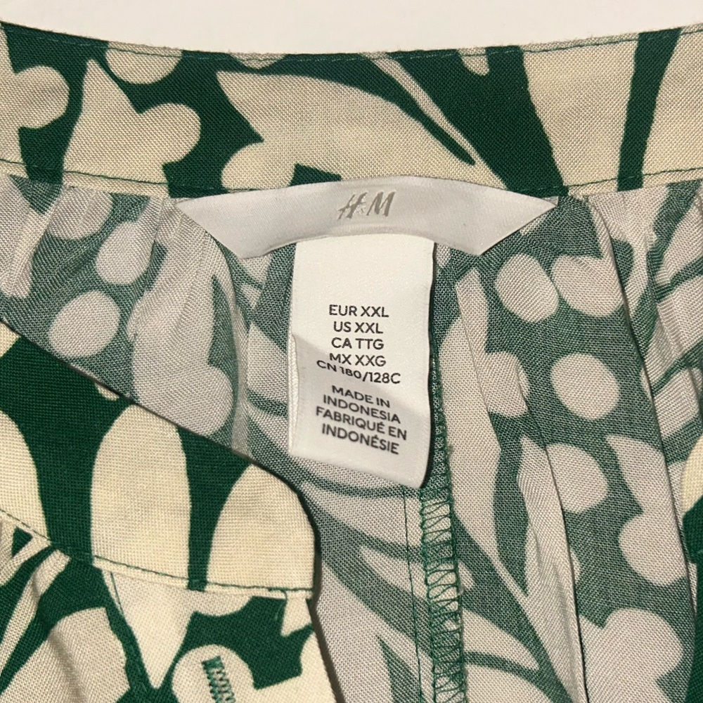 H&M Green and Cream Leaf Pattern Blouse - Picture 2 of 3